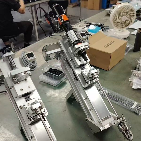 真空吸模组+智能锁付:1台设备顶3人,24小时不间断作业(图1) 真空吸模组+智能锁付:1台设备顶3人,24小时不间断作业(图1)